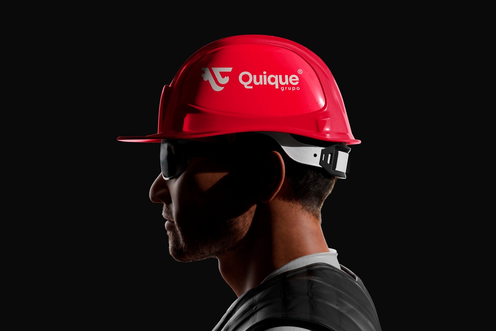 Operario con casco de seguridad de Grupo Quique
